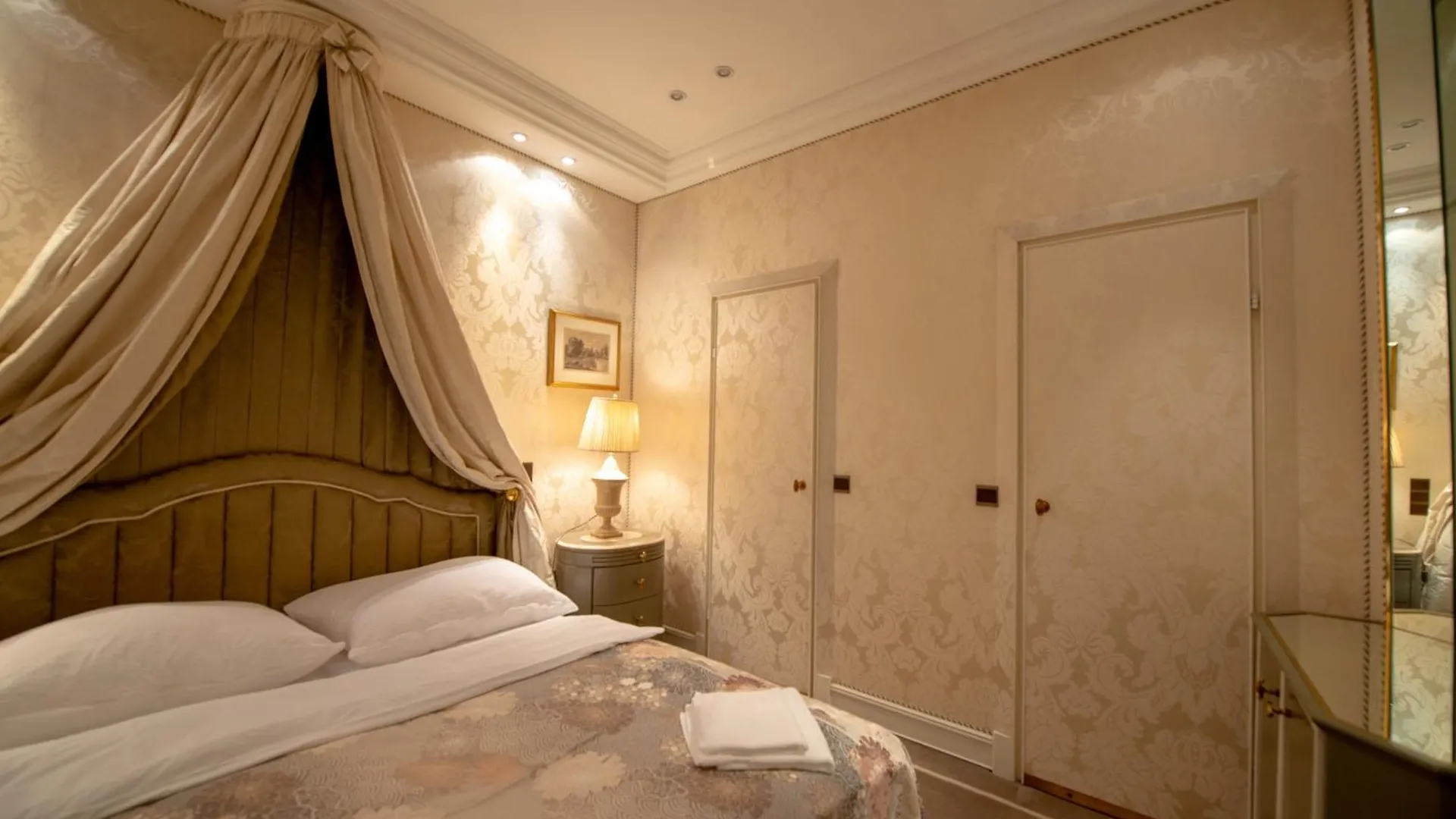 Zum Blauen Karpfen Apartment Vienna Austria
