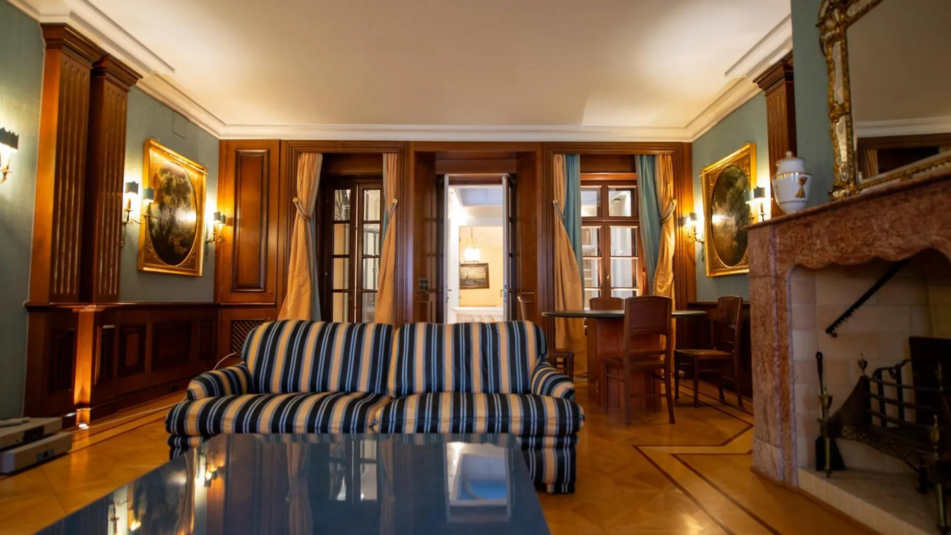 Zum Blauen Karpfen Apartment Vienna Austria