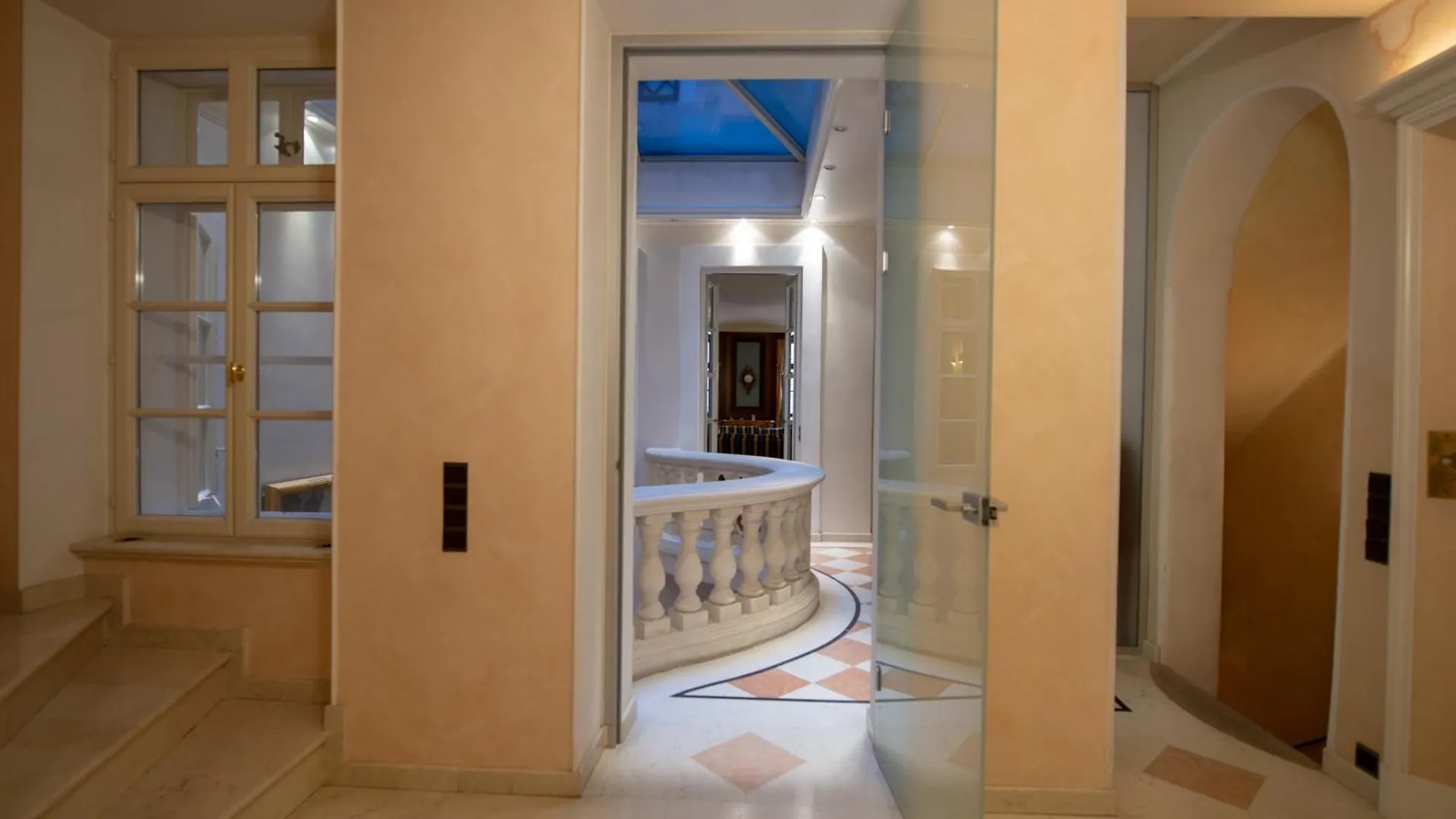 Zum Blauen Karpfen Apartment Vienna 0*,  Austria