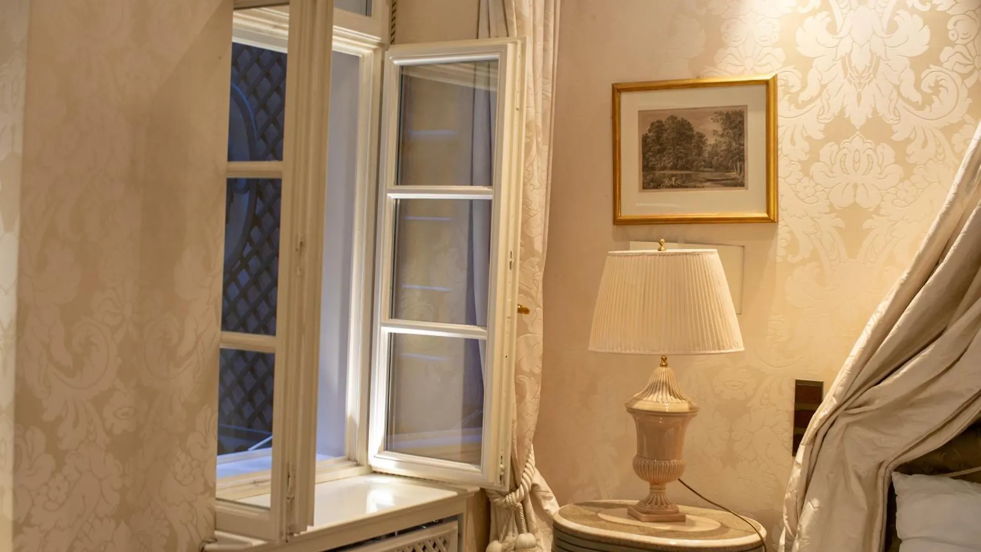 Zum Blauen Karpfen Apartment Vienna Austria