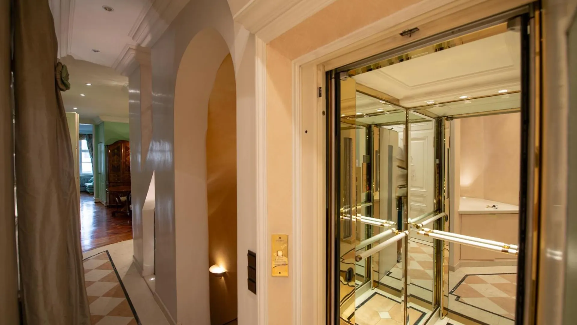Zum Blauen Karpfen Apartment Vienna 0*,