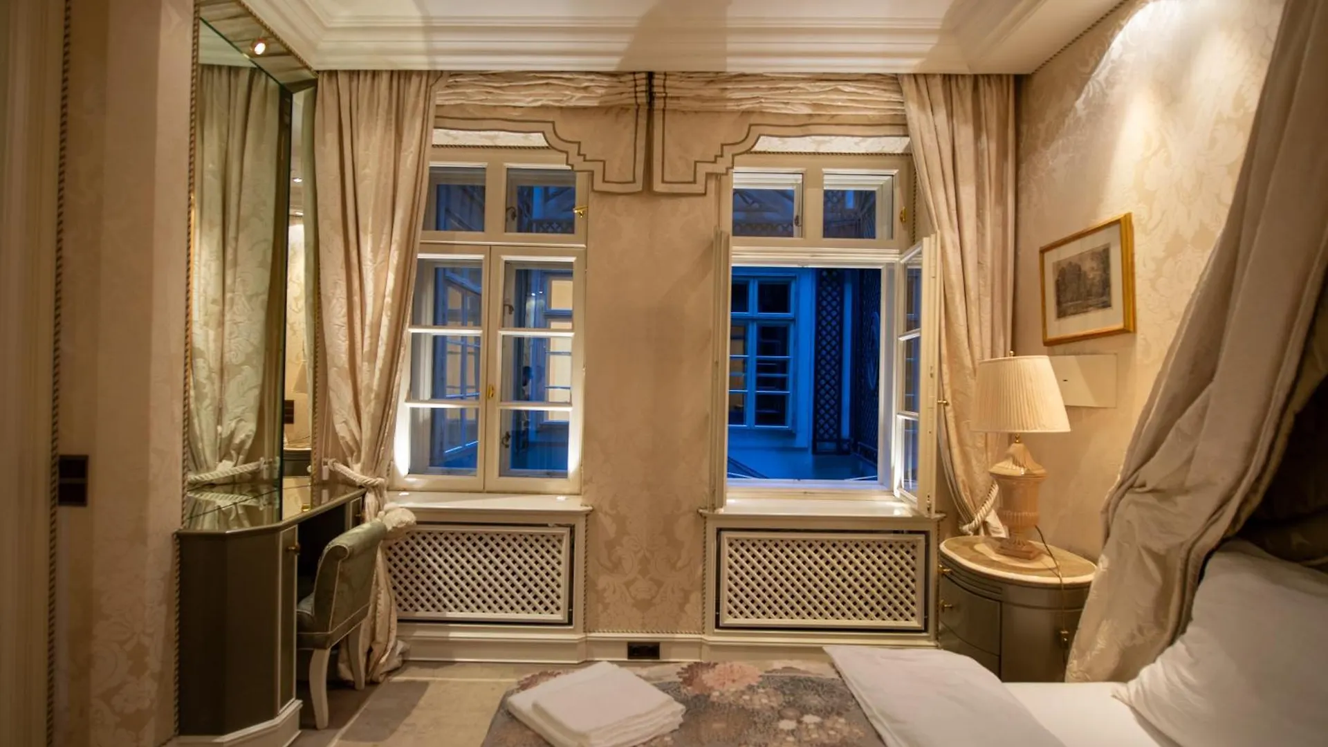 Zum Blauen Karpfen Apartment Vienna