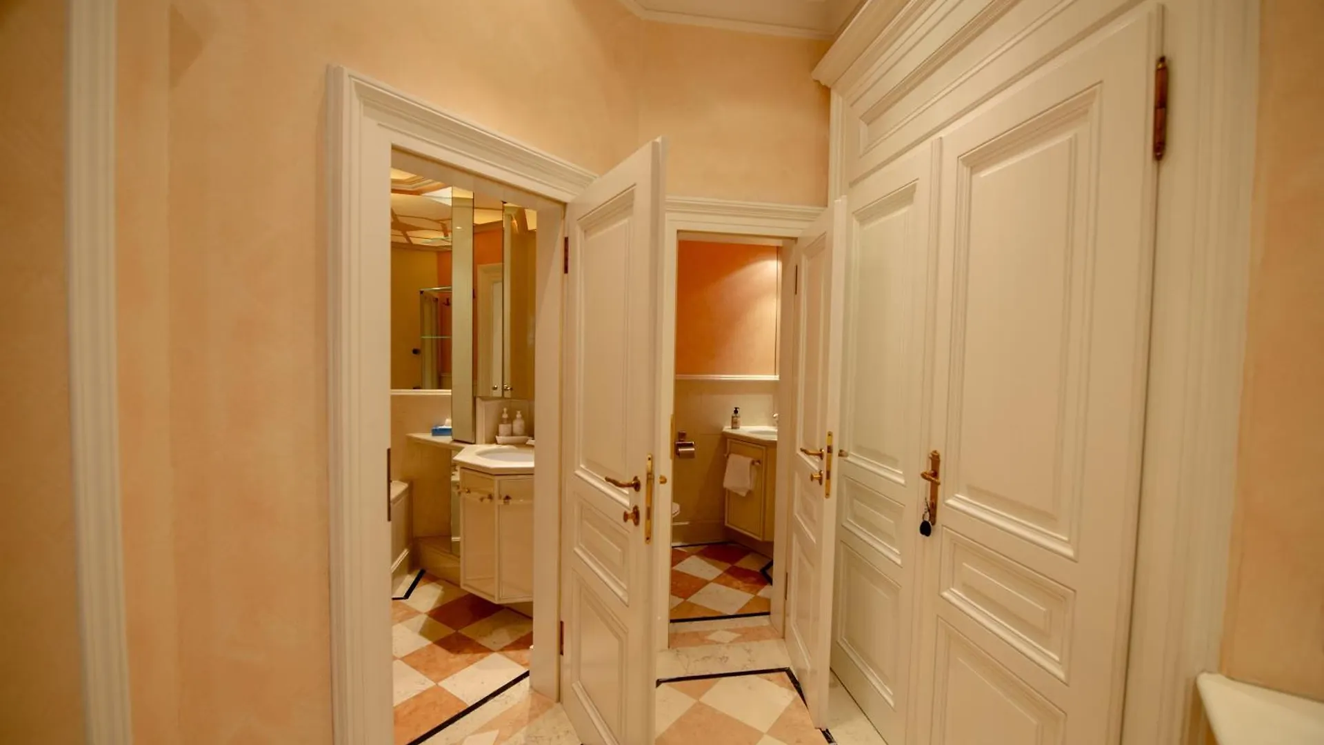 Zum Blauen Karpfen Apartment Vienna