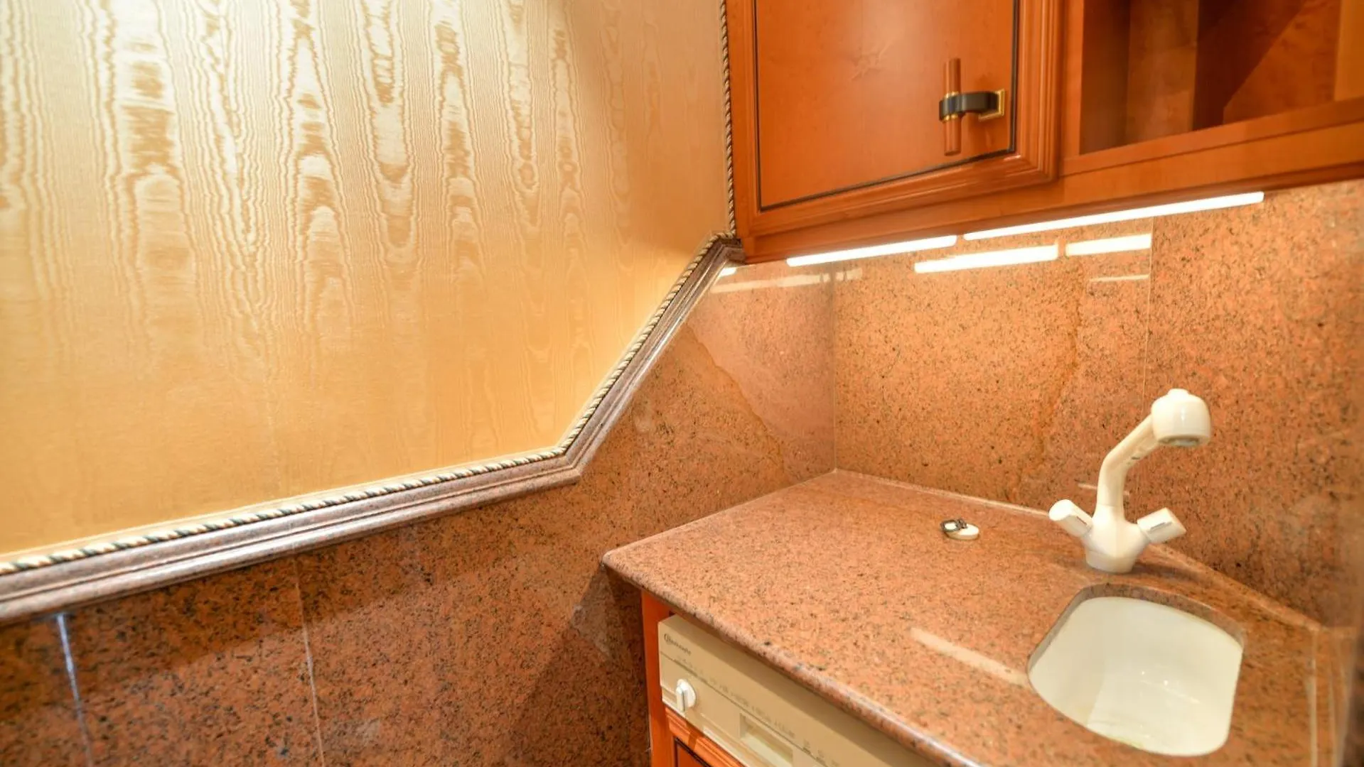 Zum Blauen Karpfen Apartment Vienna 0*,  Austria